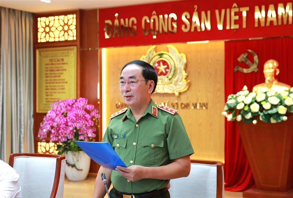 Deputy Minister Tran Quoc To makes remarks at the working session.